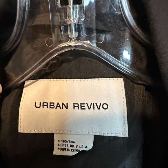 Urban Revivo Black padded jacket with contrast revere collar Blazer Sz 4 - Picture 3 of 7